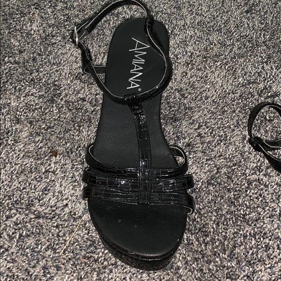 Sandles - Picture 2 of 4